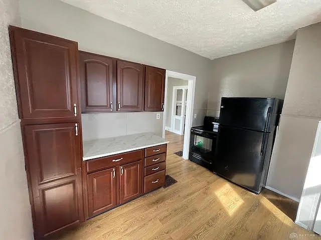 2 bed, 1.5 bath, 1008 sqft, $1,300 — Photo 2