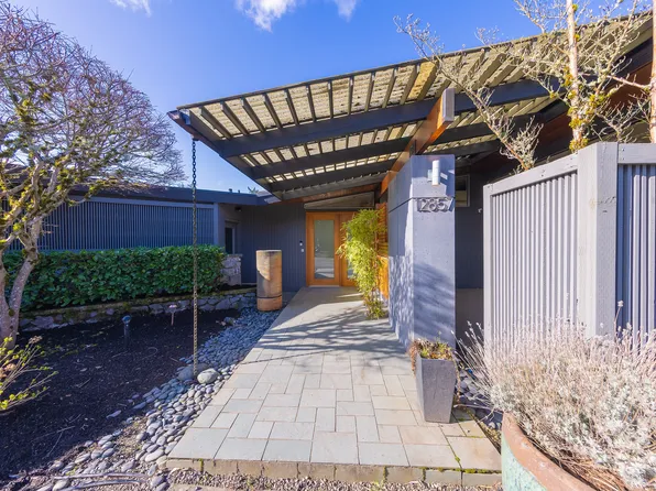 12857 SE 45th Pl, Bellevue, WA 98006