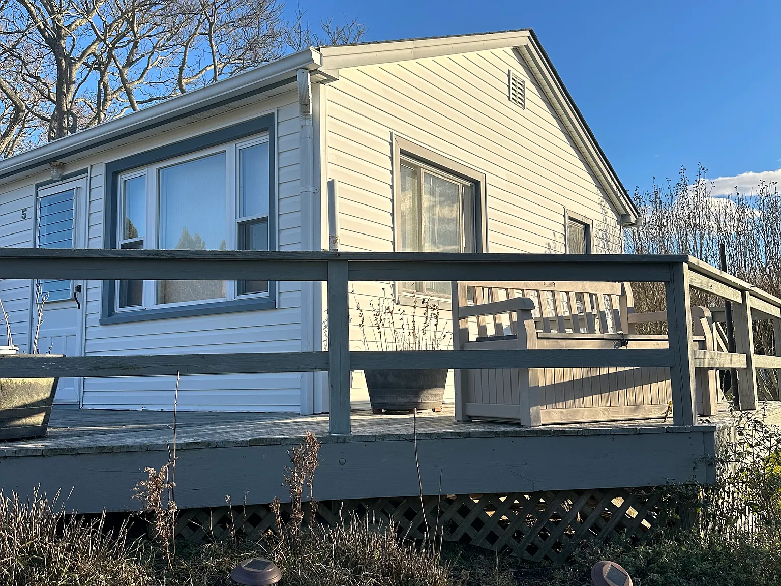 Idyllic Montauk Waterfront Beach Cottage — Photo 3