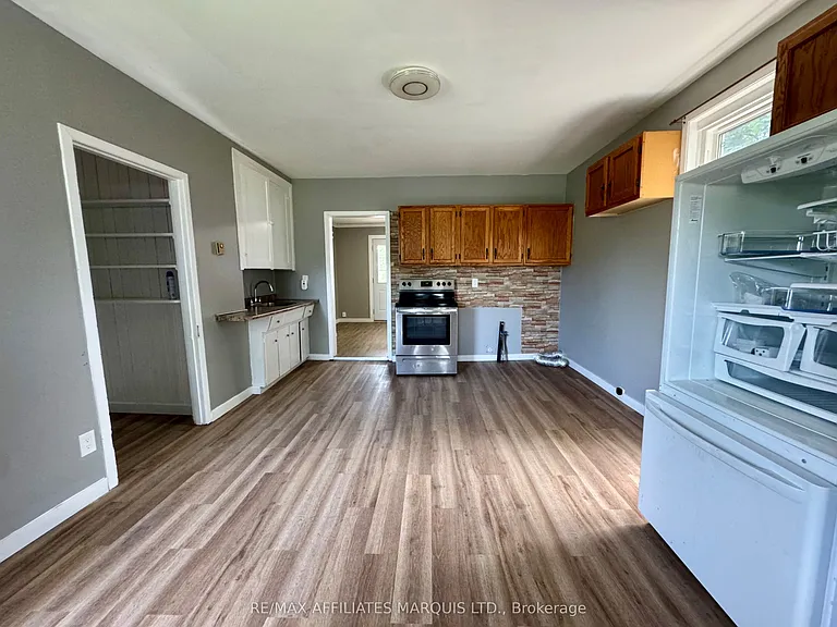 321 Water St E — Photo 4