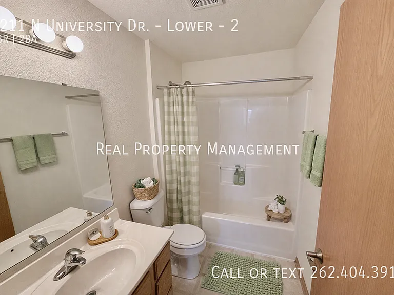 2211 University Dr #2 — Photo 12