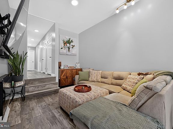 5th image of 8527 Algon Ave