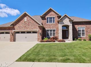 8 Kilborn Ct, Bloomington, IL 61704