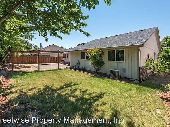 2nd image of 2218 SE 74th Ave