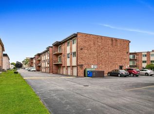 4125 W 97th Pl APT 105, Oak Lawn, IL 60453