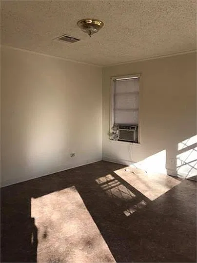 208 Ouachita — Photo 3