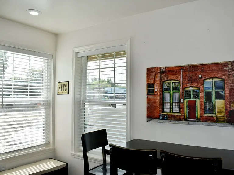Main St — Photo 12