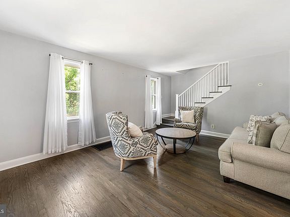 3rd image of 142 Park Ave