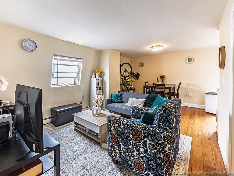 233 London St #3 — Photo 2