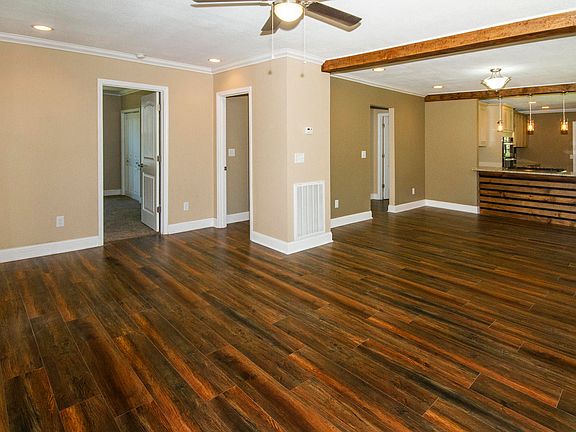 5th image of 2425 Woodbine Ave