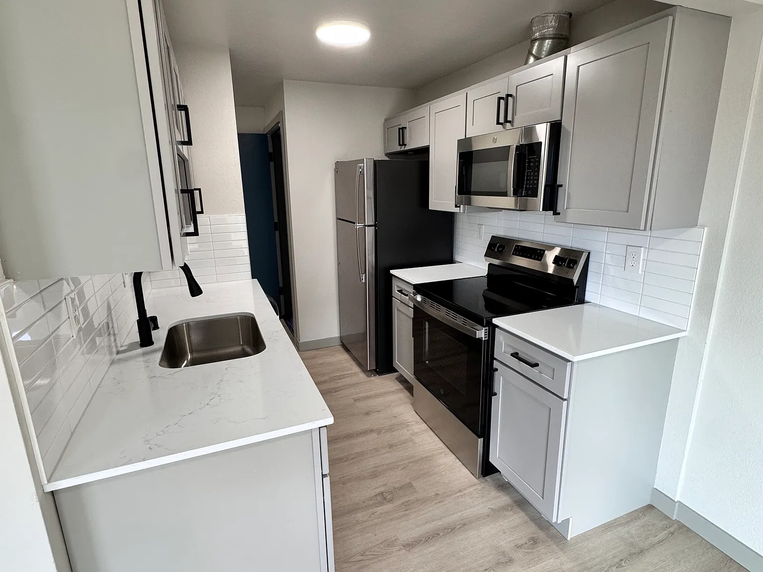 2 bed, 1060 sqft, $2,100 — Photo 4