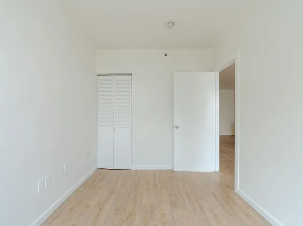 45 River Dr South image 14 of 49