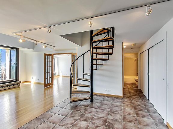 4th image of 345 N Canal St APT 1403
