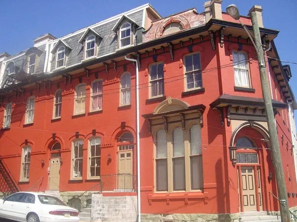 224 N Gay St APT 3A, Parkesburg, PA 19365