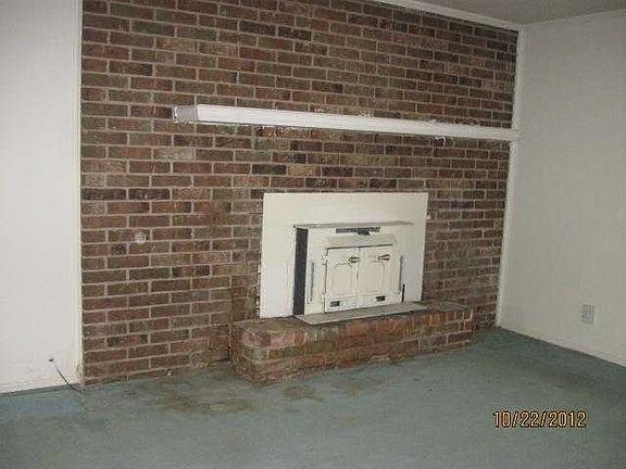 3rd image of 1112 W Hardin St
