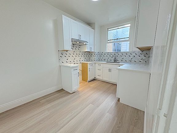 2nd image of 3024 Fulton St APT 2