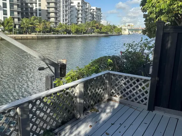 1000 NW N River Drive #16, Miami, FL 33136