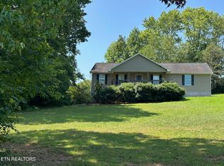 507 New Clear Branch Rd, Rocky Top, TN 37769
