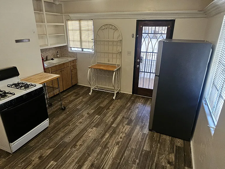 1442 E Lester St — Photo 8