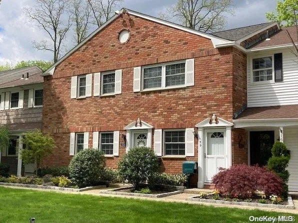 158 Village Drive #-, Hauppauge, NY 11788