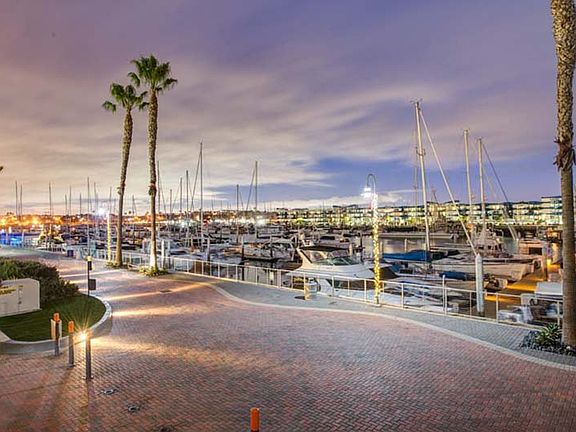 Waterfront pedestrian promenade at Esprit Apartment Homes