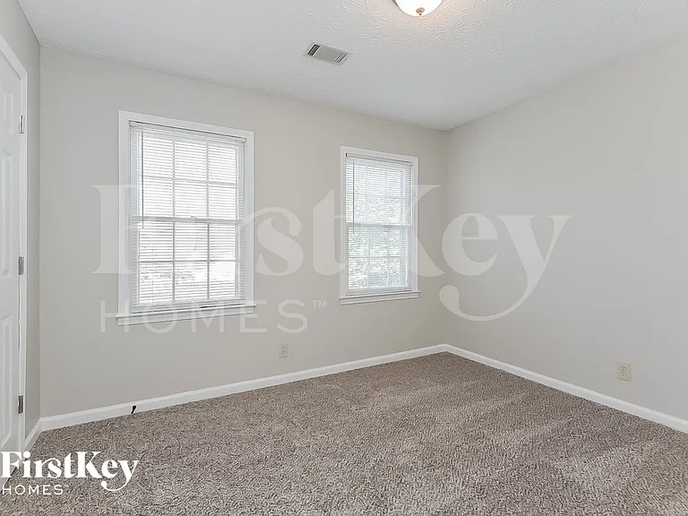 5029 Shelley Ct — Photo 12