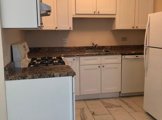 939 N Brainard St, Naperville, IL 60563