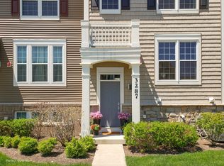 3287 Coral Ln, Glenview, IL