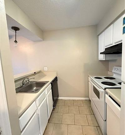 4th image of 125 Antibes St E