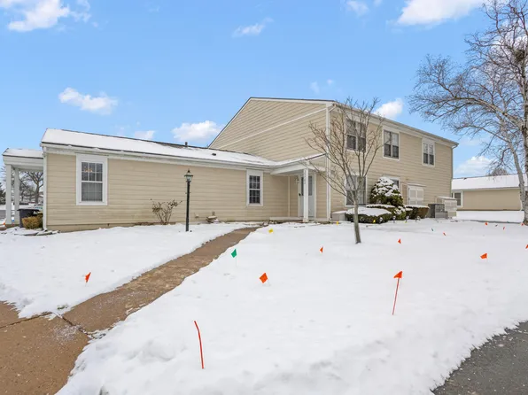 39762 Village Wood Cir, Novi, MI 48375