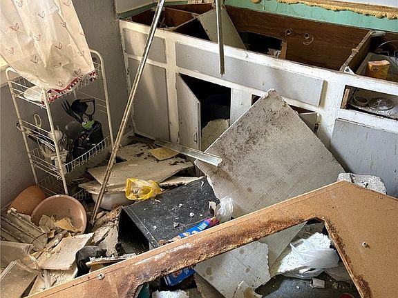 2nd image of 362 W Oakland St