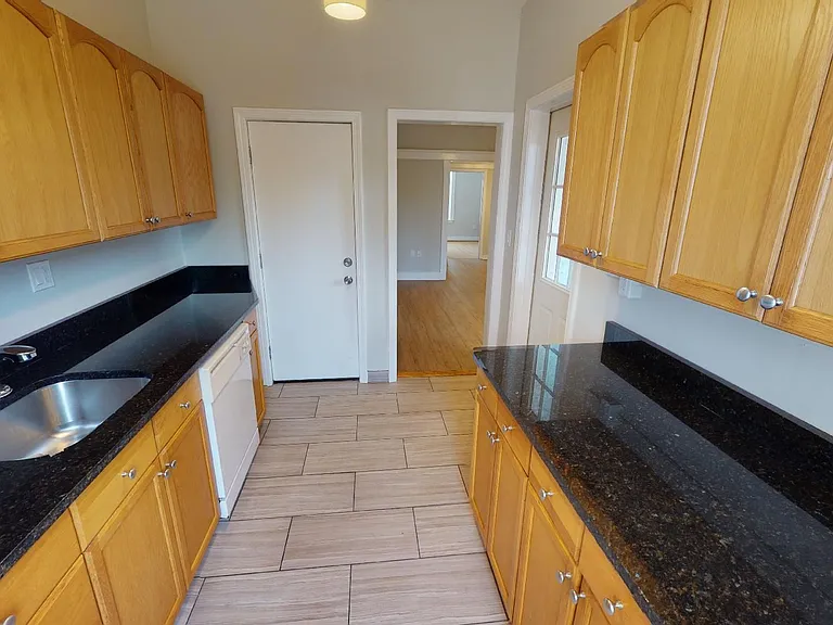 8 Farrington Ave #8A — Photo 42