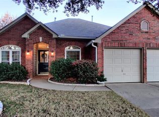 1604 Knoll Ridge Cir, Corinth, TX 76210