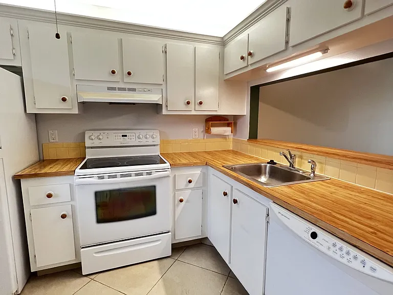 9301 Central Park Dr #102 — Photo 18