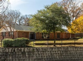 4100 Marys Creek Dr, Benbrook, TX 76116
