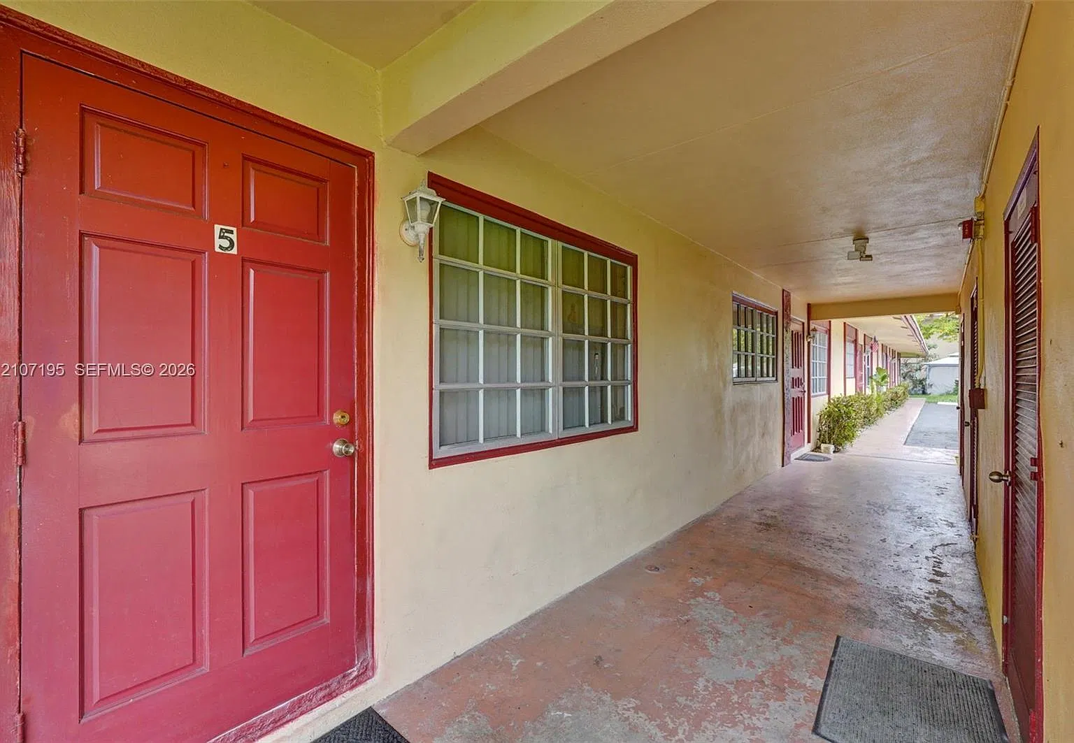 Coral Springs Lakes — Photo 1