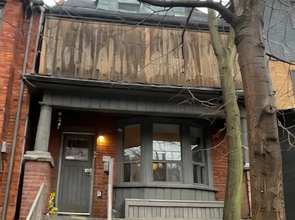 53 Claremont St APT 3, Toronto, ON M6J 2M7