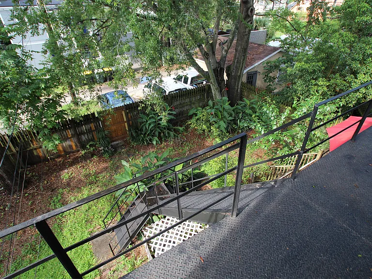 210 E Duffy St #B — Photo 9