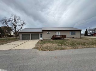 102 SE 3rd St, Gilmore City, IA 50541