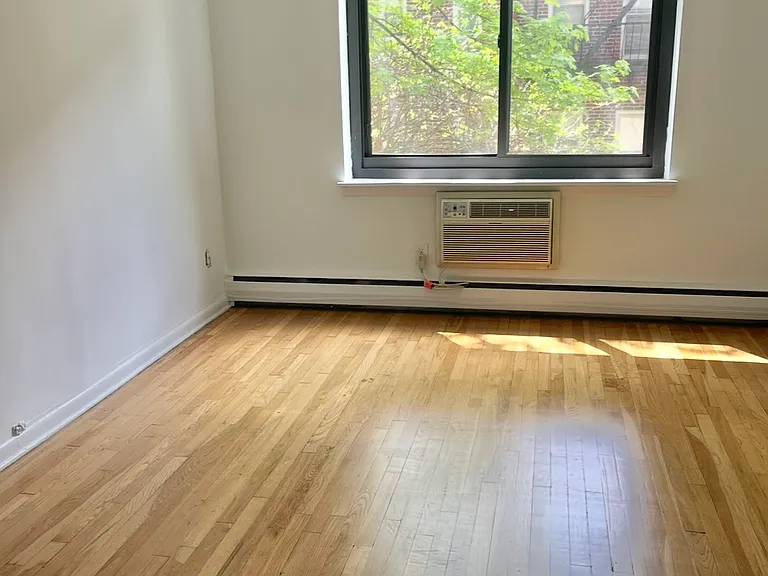 317 Irvington Ave #3A — Photo 2
