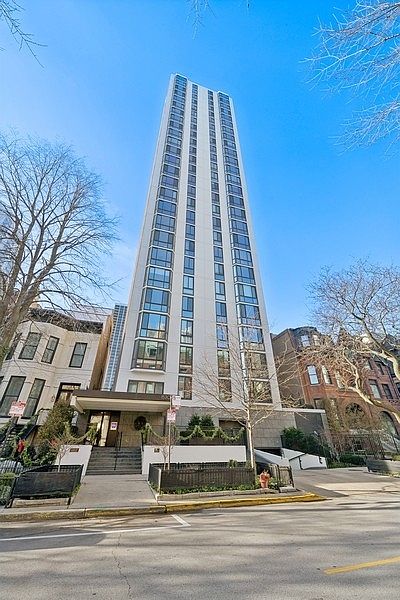 1st image of 1530 N Dearborn Pkwy #16