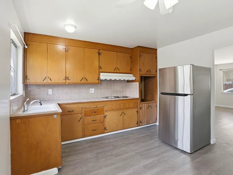 2105 Royal Dr #1 — Photo 30