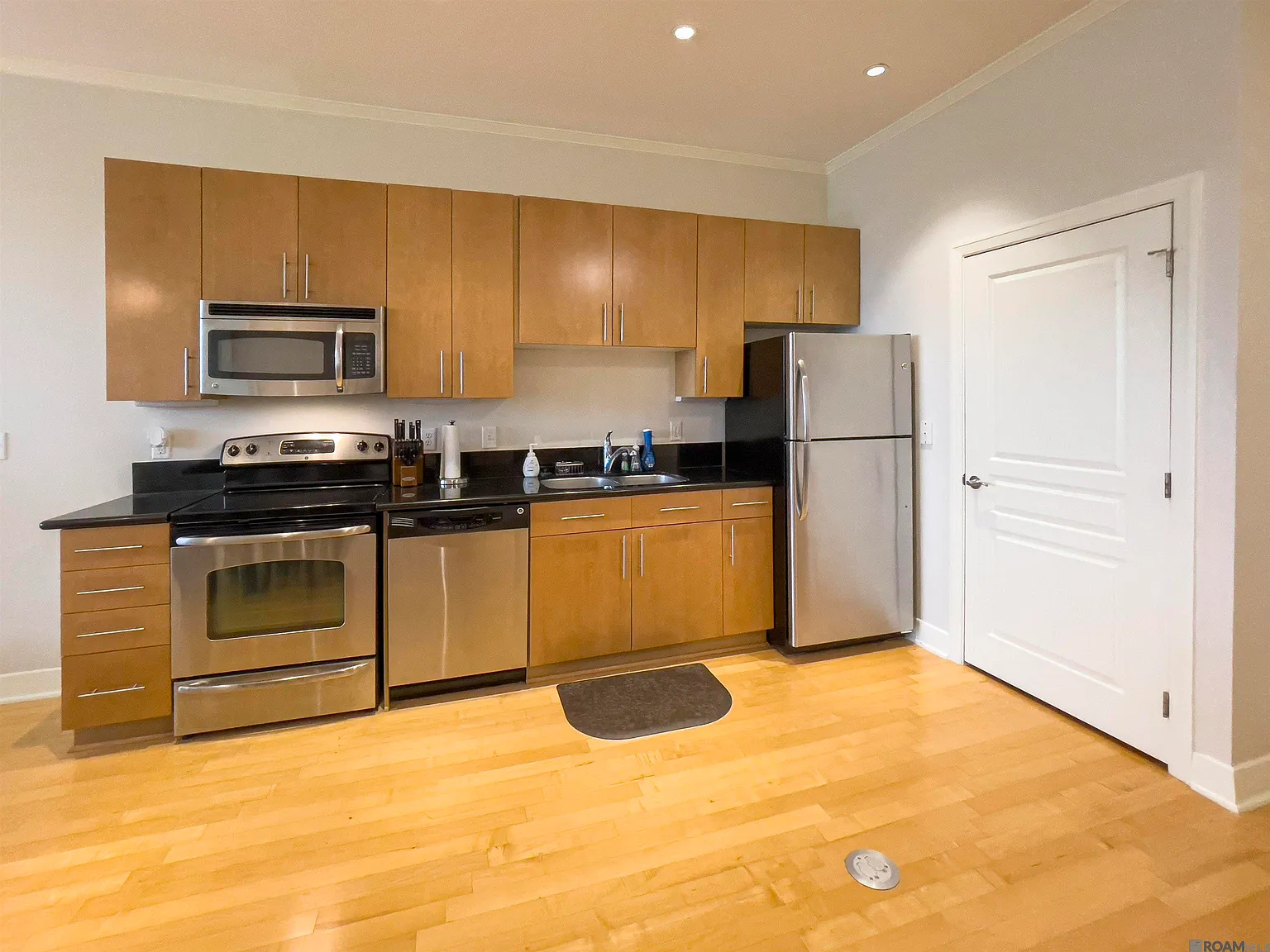 7707 Bluebonnet Blvd — Photo 2