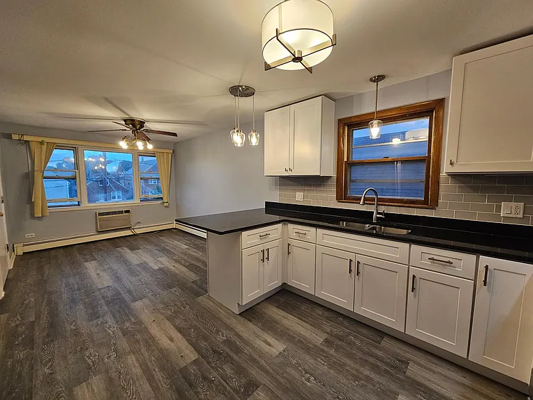 4640 S Avers Ave #2 — Photo 6