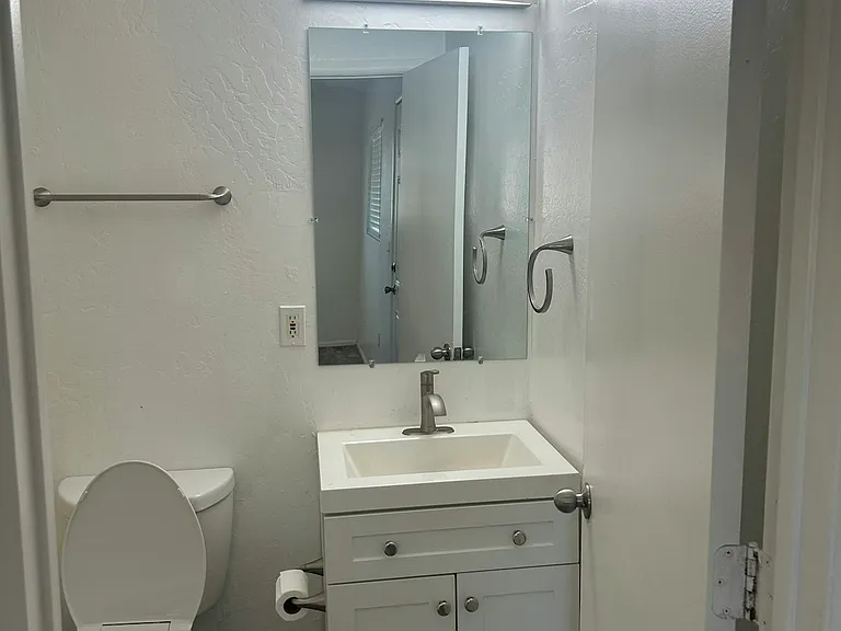 290 N Hamilton St #4 — Photo 4