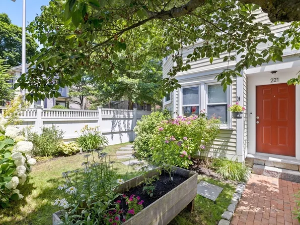 221 Hamilton St, Cambridge, MA 02139