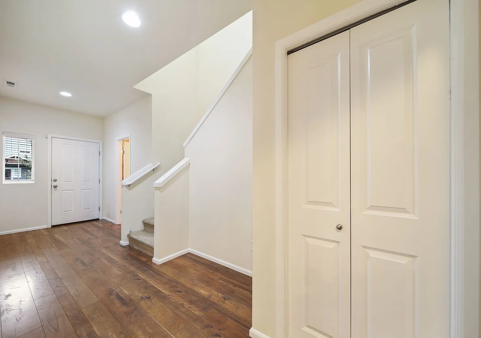 Move in Ready! 3 bedroom plus den! A/C Home! Easy I5 access, JBLM commute. North Thurston School ... — Photo 3