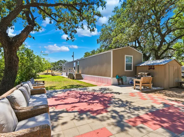 735 PARK ST, Pleasanton, TX 78064