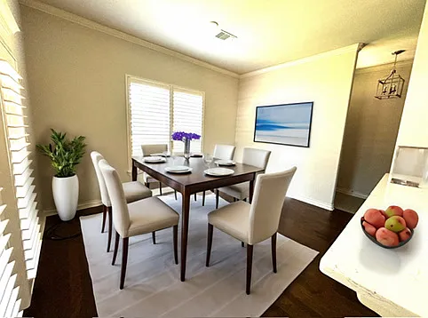 Dining room (virtual staging)