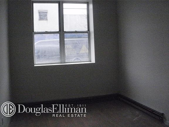 4th image of 296 Nassau Ave APT 1R